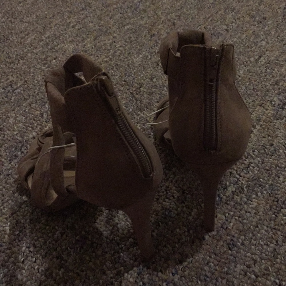High Heels - Picture 3 of 5
